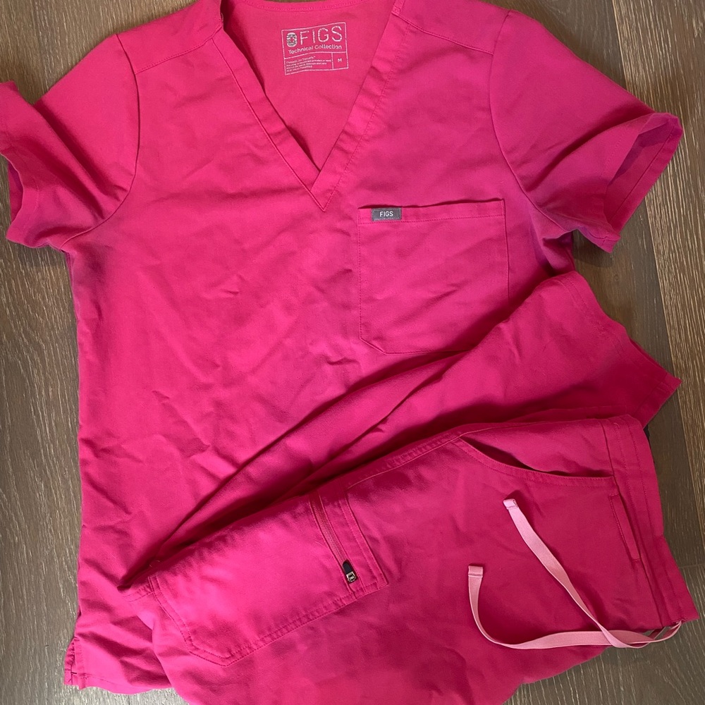 Figs Limited Edition Shocking Pink Scrub Set Medium